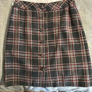 Loft twill skirt. Black and red tweed.